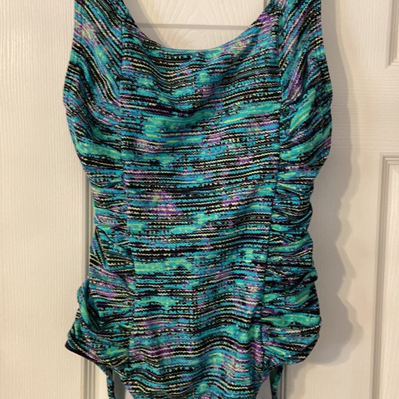 Speedo One Piece Swimsuit size 8 BNWOT - Picture 2 of 12